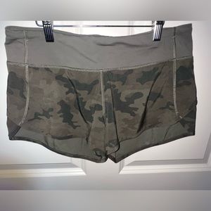 Lululemon size 6 hotty hot shorts 2.5 inseam army color